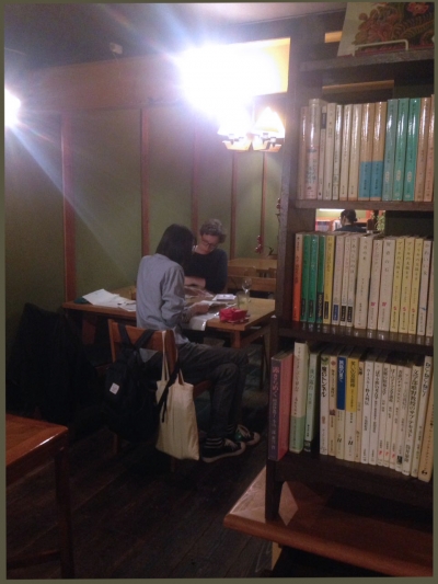 kiyoshi und ka im cafe